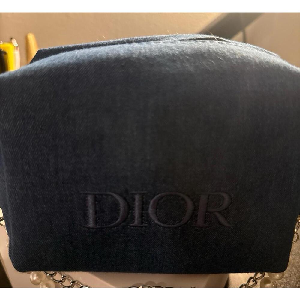 Christian Dior denim cosmetic pouch.
New, size approx: 6x4x3 (inch).
